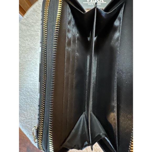 Vera New York Crossbody Wallet, NWT - Picture 11 of 12